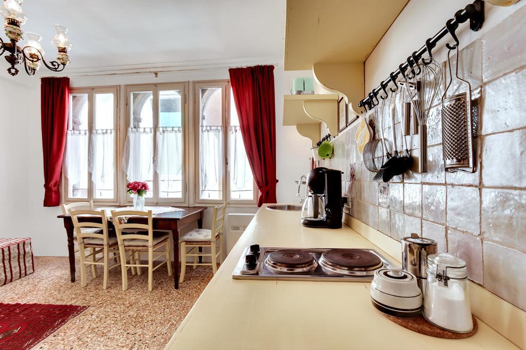Ca' Badoer Frari Apartment Venesia Bagian luar foto