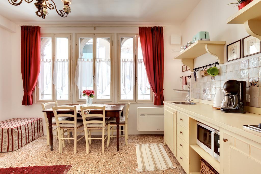 Ca' Badoer Frari Apartment Venesia Bagian luar foto